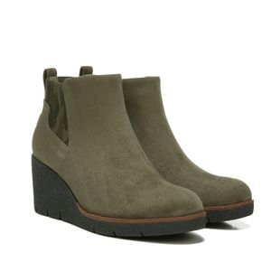 Dr. Scholl's Lean In Wedge Chelsea Boots Olive, Size 11, New in Box